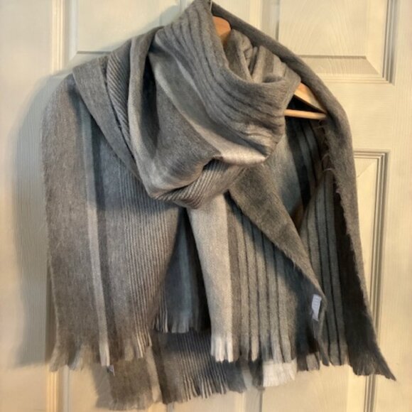 Unisex Large Grey Alpaca Scarf - EUC - Picture 2 of 10